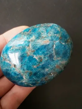 Dabas Zilā apatite palmu akmens kristāla reiki dziedniecības akmens