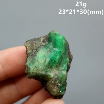 Dabīgais zaļais smaragds minerālu gem kvalitātes kristāla paraugi akmeņiem un kristāliem kvarca kristāli no ķīnas