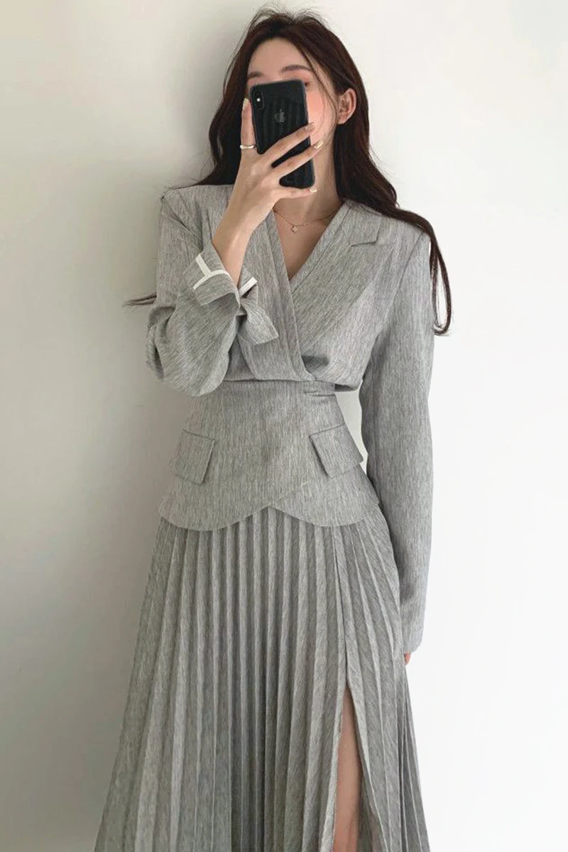 Sieviešu apģērbu 2020. gadam samazināsies korejiešu stila drēbes, elegants ar garām piedurknēm top žakete un augsts viduklis kroku ilgi svārki divas gabals, kas